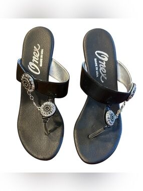 Onex Women's Black Jeweled Thong Sandals Size 6.5